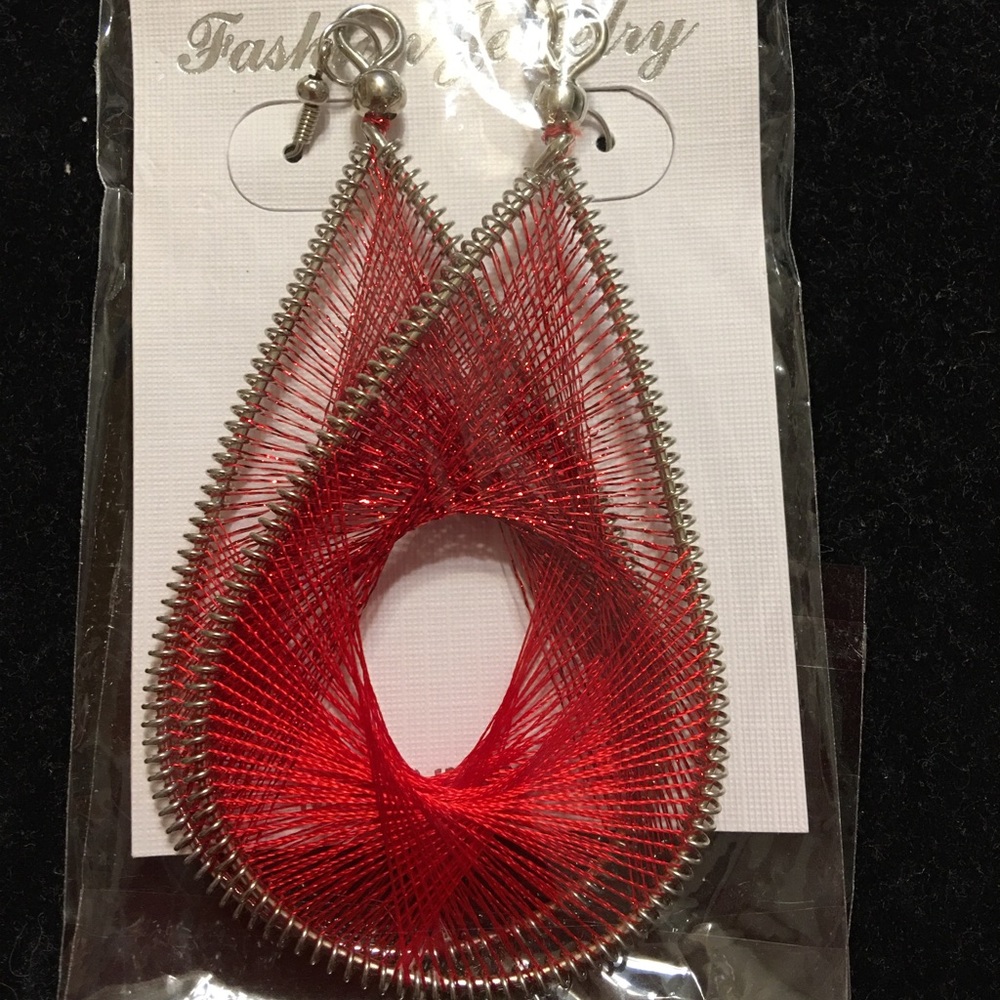 Woven silk earrings, new, never worn, in the original packaging, length 3 inches